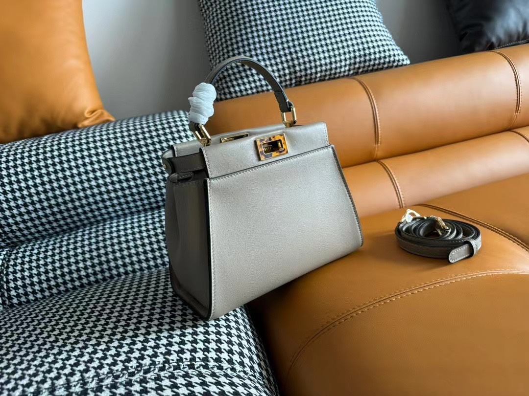 [TOP] FENDI Iconic Mini Peekaboo Handbag 23*18*11cm - Dove Grey