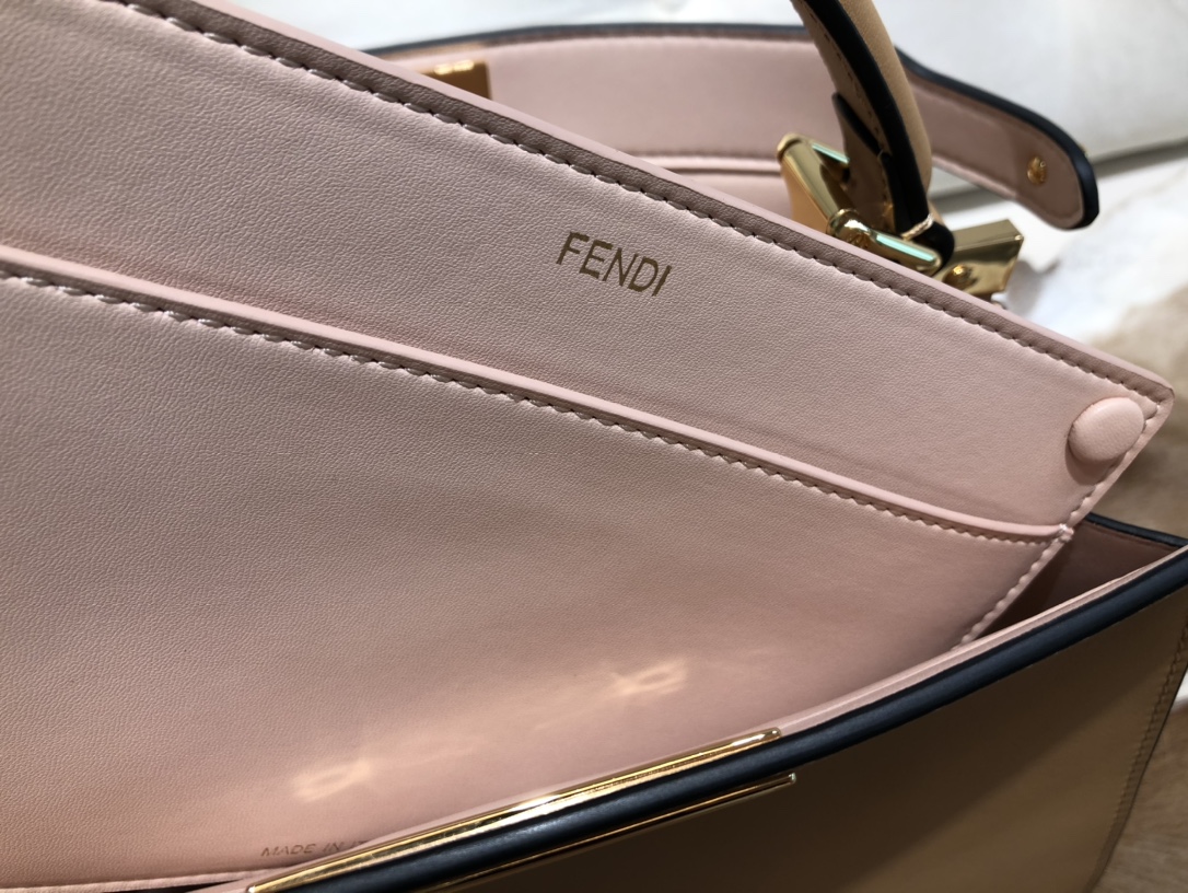 [TOP] FENDI Iconic Medium Peekaboo ISeeU Handbag 33cm - Brown