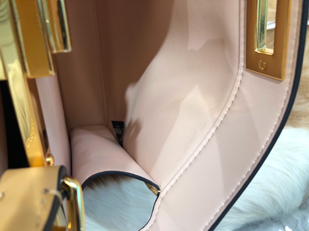 [TOP] FENDI Iconic Medium Peekaboo ISeeU Handbag 33cm - Brown