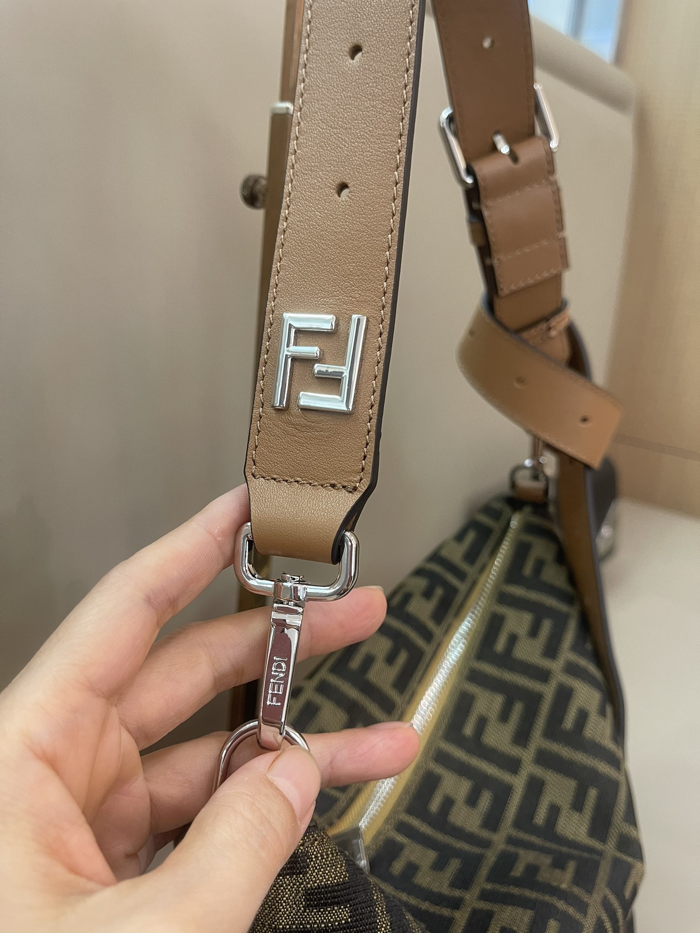 [TOP] FENDI Men's Retro Cowhide Handbag 36×14×38cm - Black/Brown