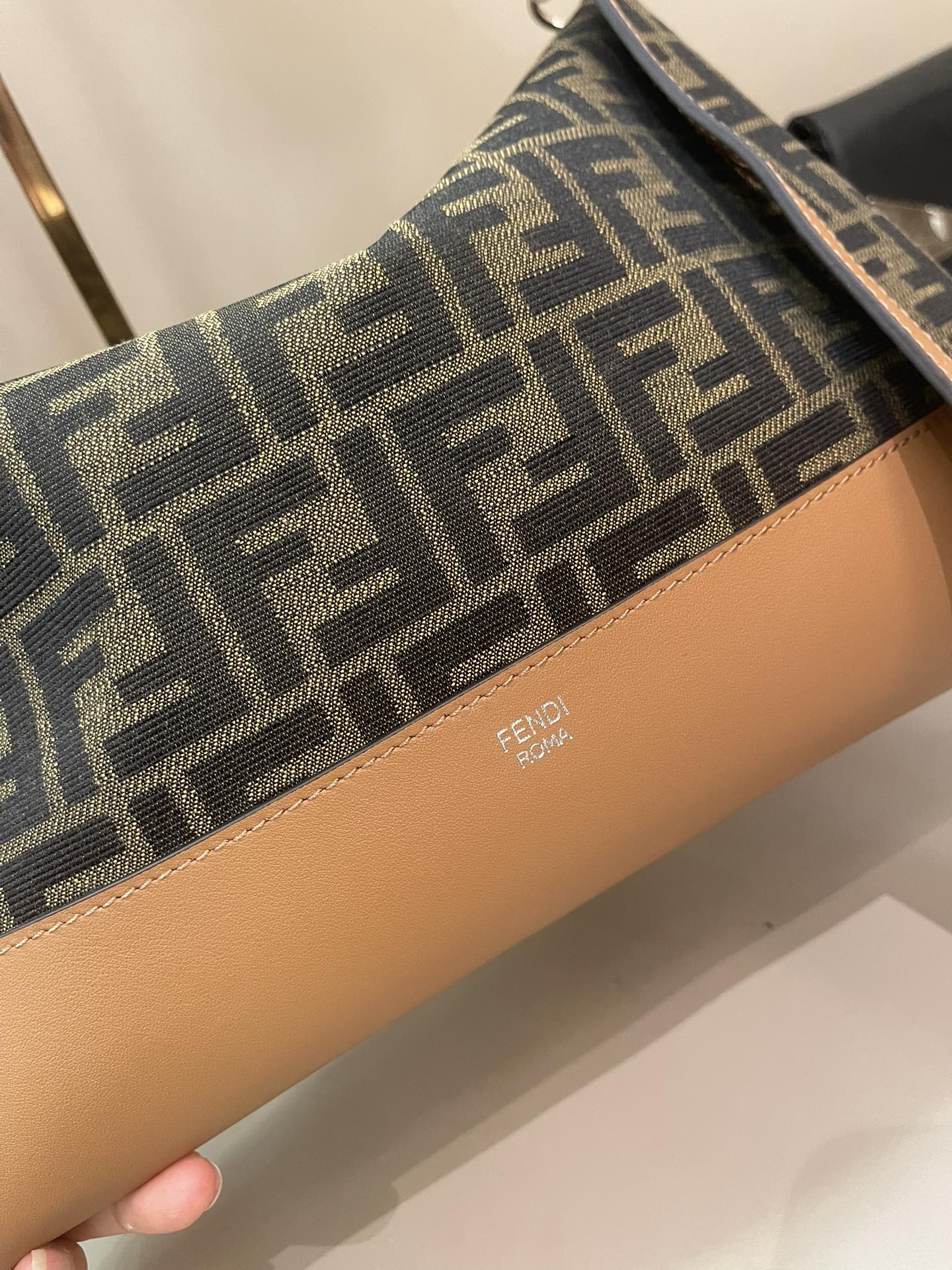 [TOP] FENDI Men's Retro Cowhide Handbag 36×14×38cm - Black/Brown