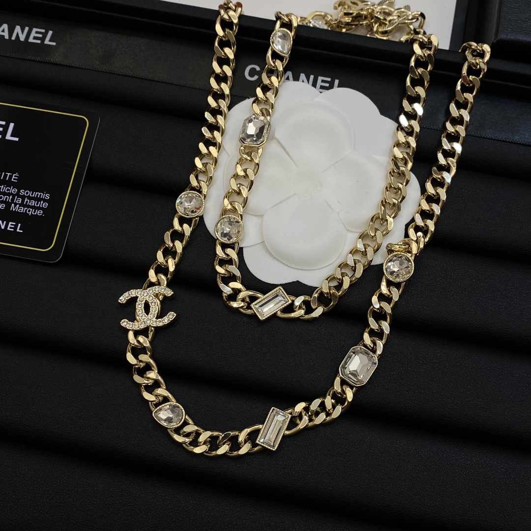 [TOP] CHANEL Sweater Chain with Crystal - Gold