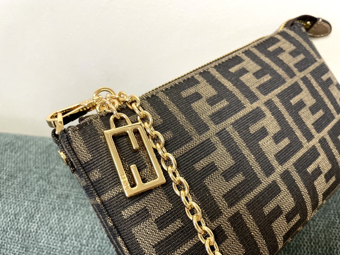 [TOP] FENDI Classic Mahjong Bag 20×3×13cm