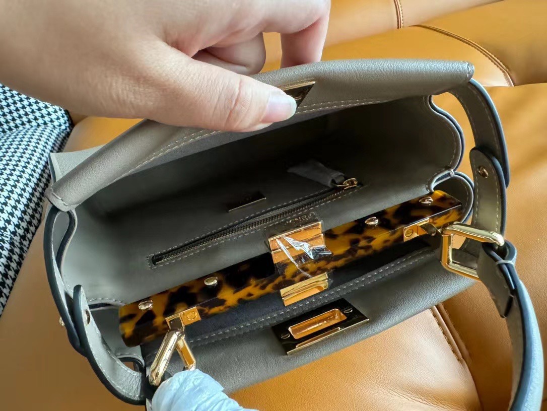 [TOP] FENDI Iconic Mini Peekaboo Handbag 23*18*11cm - Dove Grey