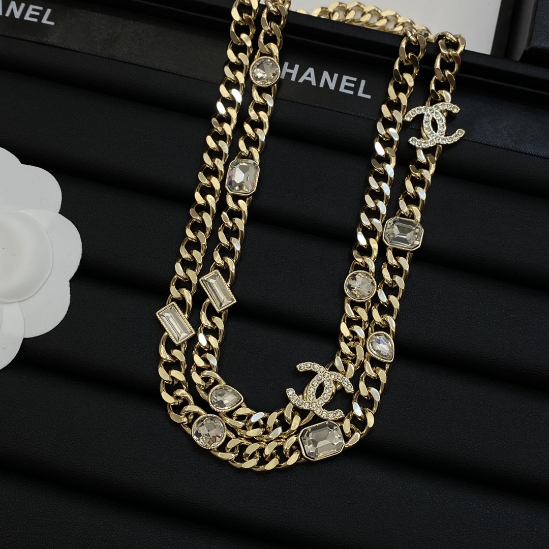 [TOP] CHANEL Sweater Chain with Crystal - Gold