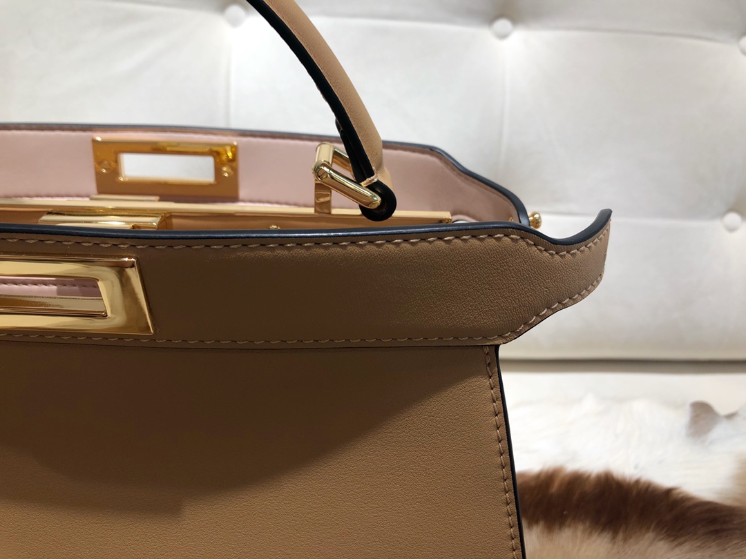 [TOP] FENDI Iconic Medium Peekaboo ISeeU Handbag 33cm - Brown