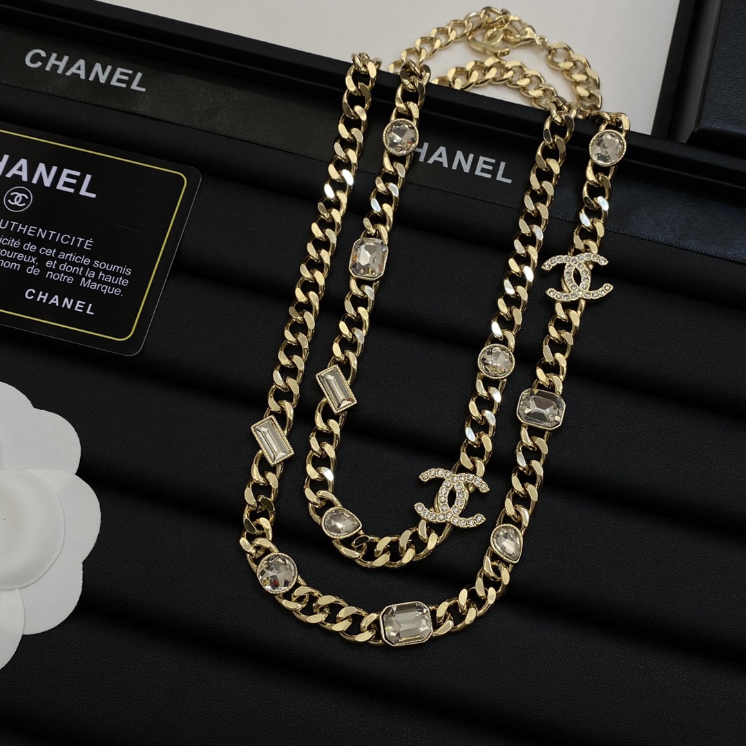 [TOP] CHANEL Sweater Chain with Crystal - Gold