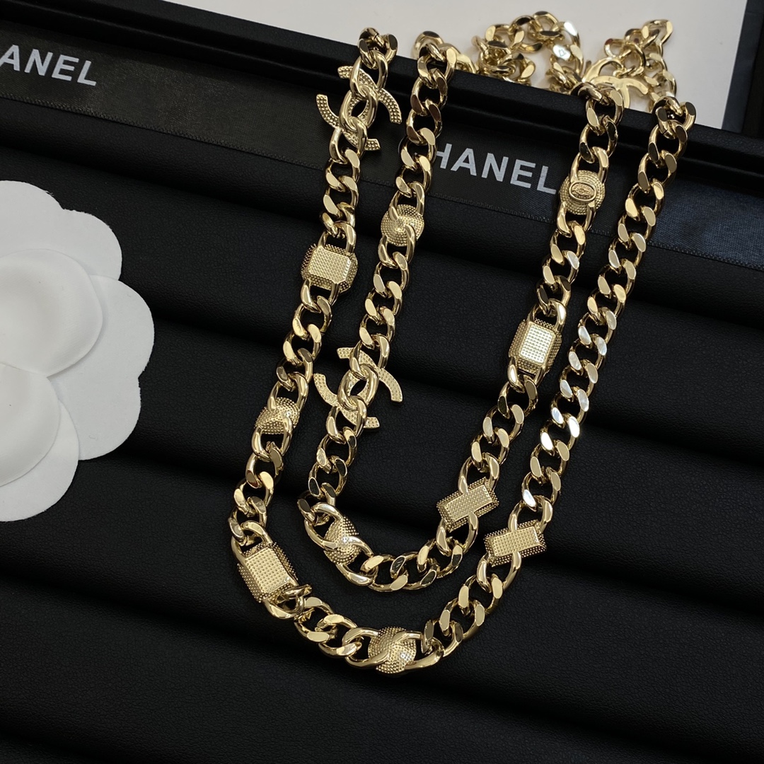 [TOP] CHANEL Sweater Chain with Crystal - Gold