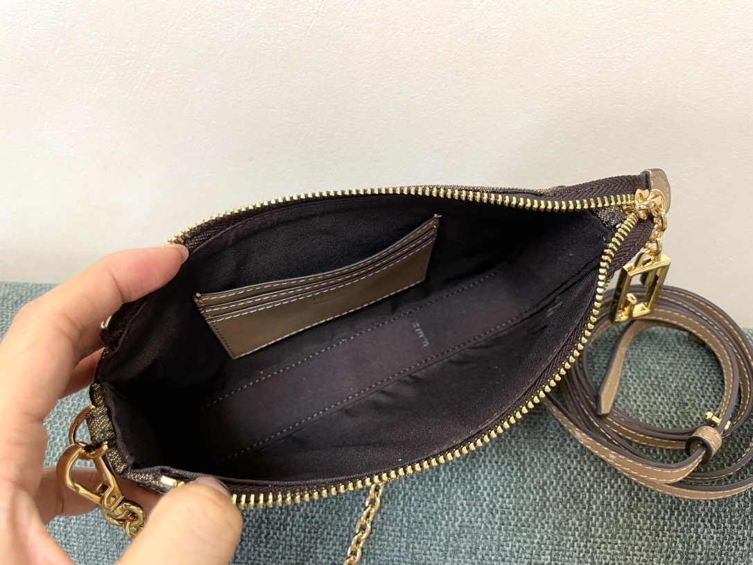 [TOP] FENDI Classic Mahjong Bag 20×3×13cm