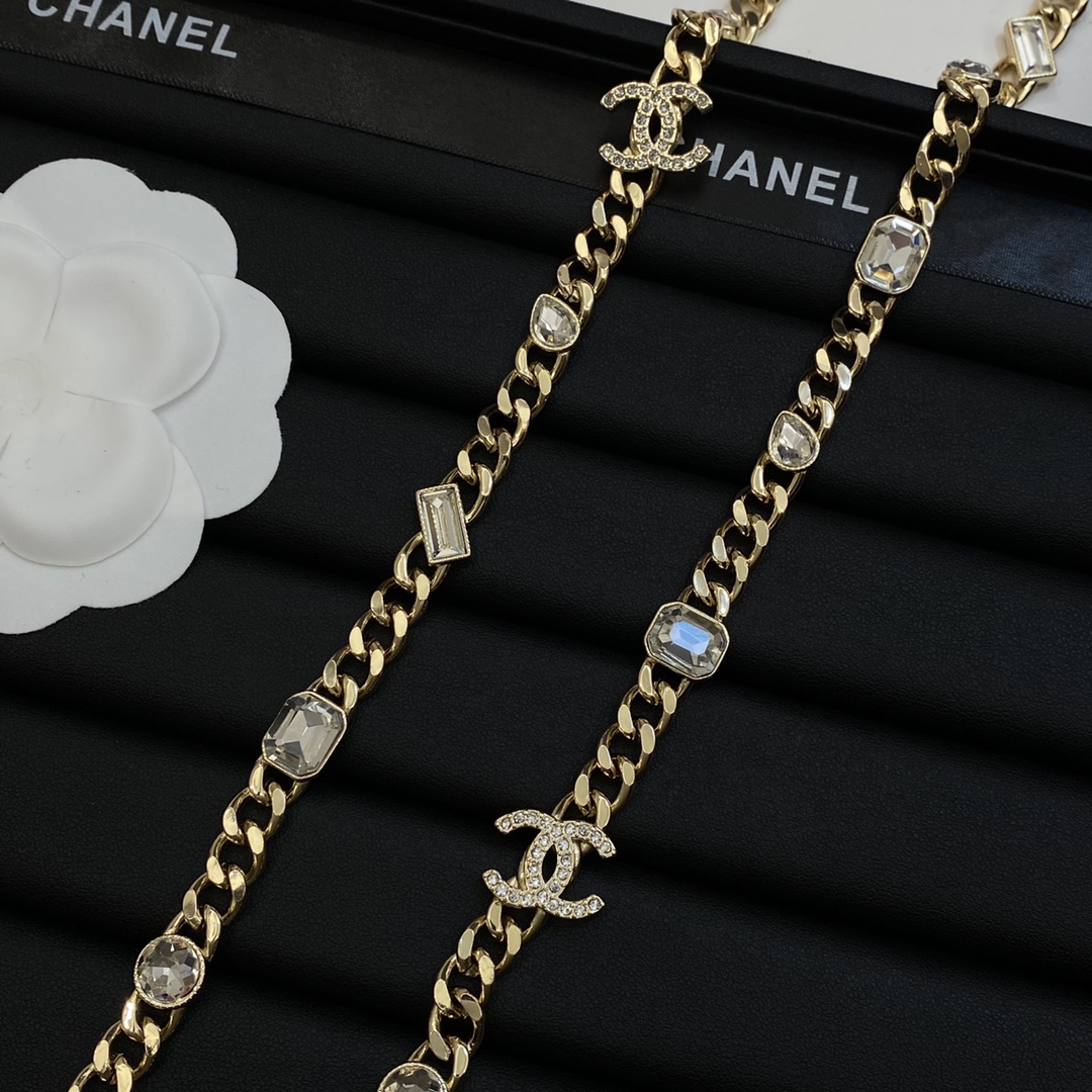 [TOP] CHANEL Sweater Chain with Crystal - Gold