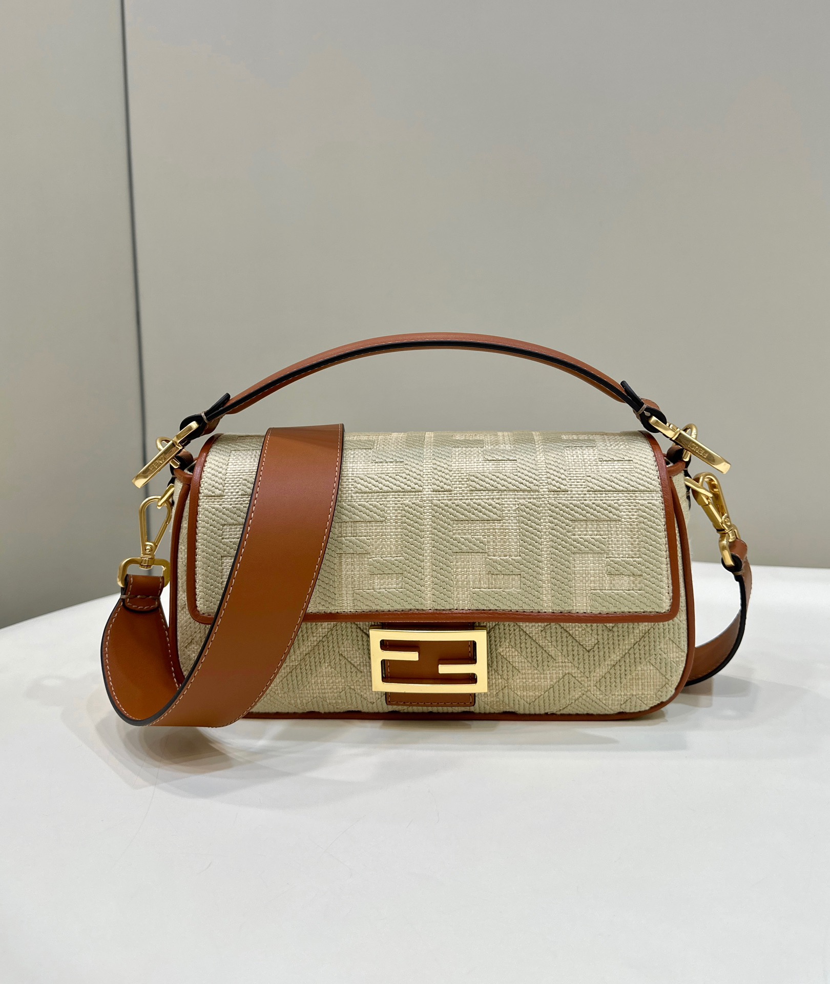 [TOP] FENDI 𝐅𝐅 3D embroidery Baguette Bags 27×6×14cm - GHW