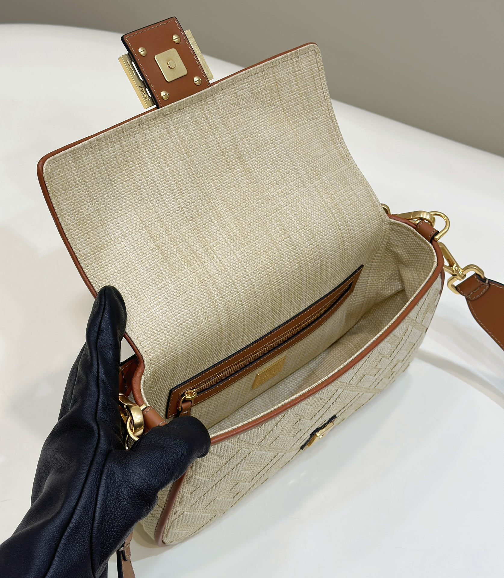 [TOP] FENDI 𝐅𝐅 3D embroidery Baguette Bags 27×6×14cm - GHW