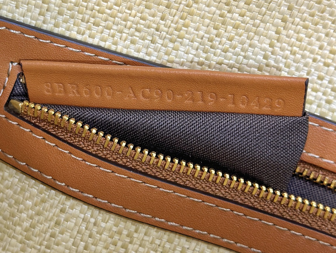 [TOP] FENDI 𝐅𝐅 3D embroidery Baguette Bags 27×6×14cm - GHW