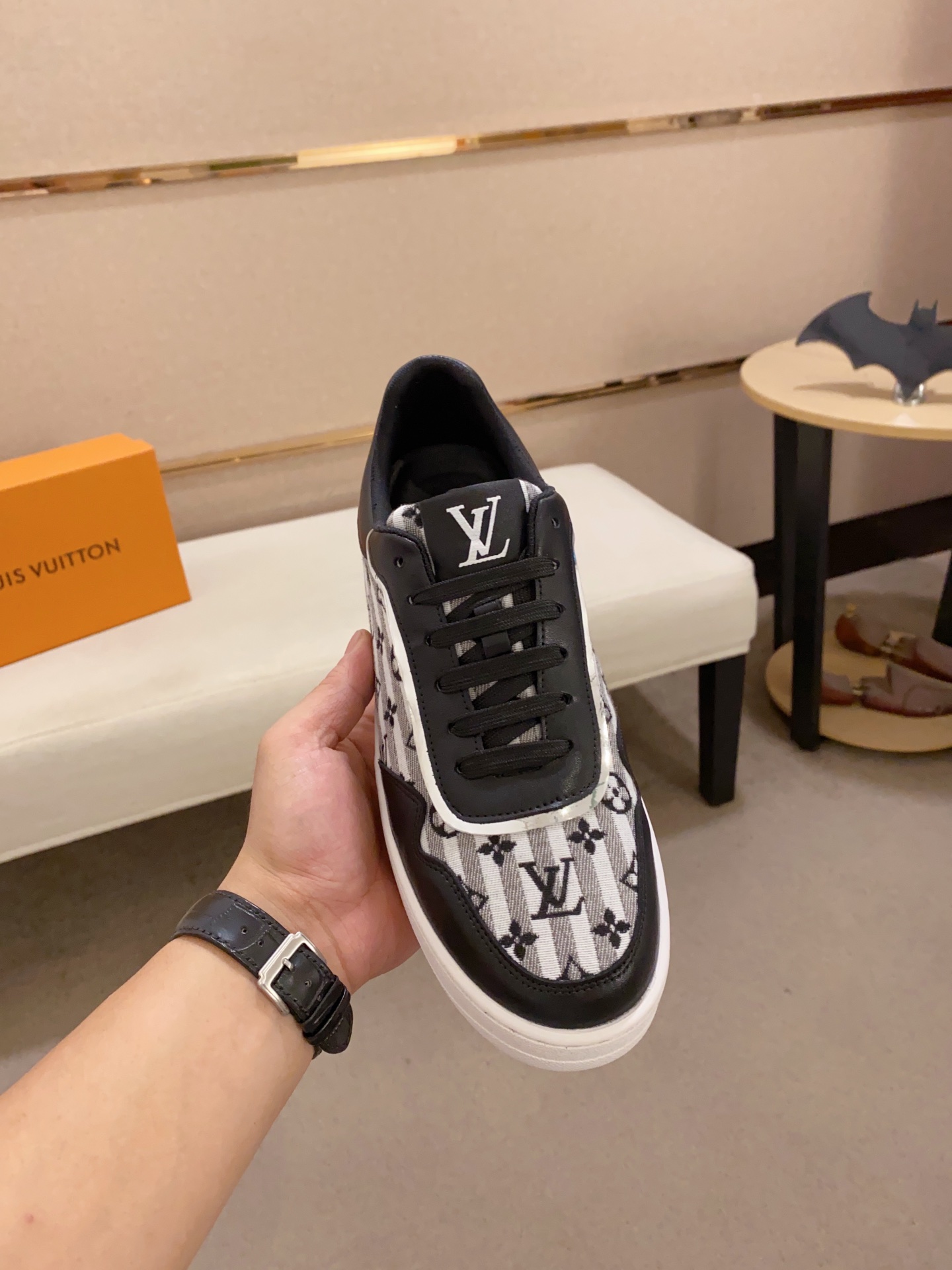 [TOP] Louis Vuitton LV Men's Calfskin Upper Casual Shoes - 3 Colors