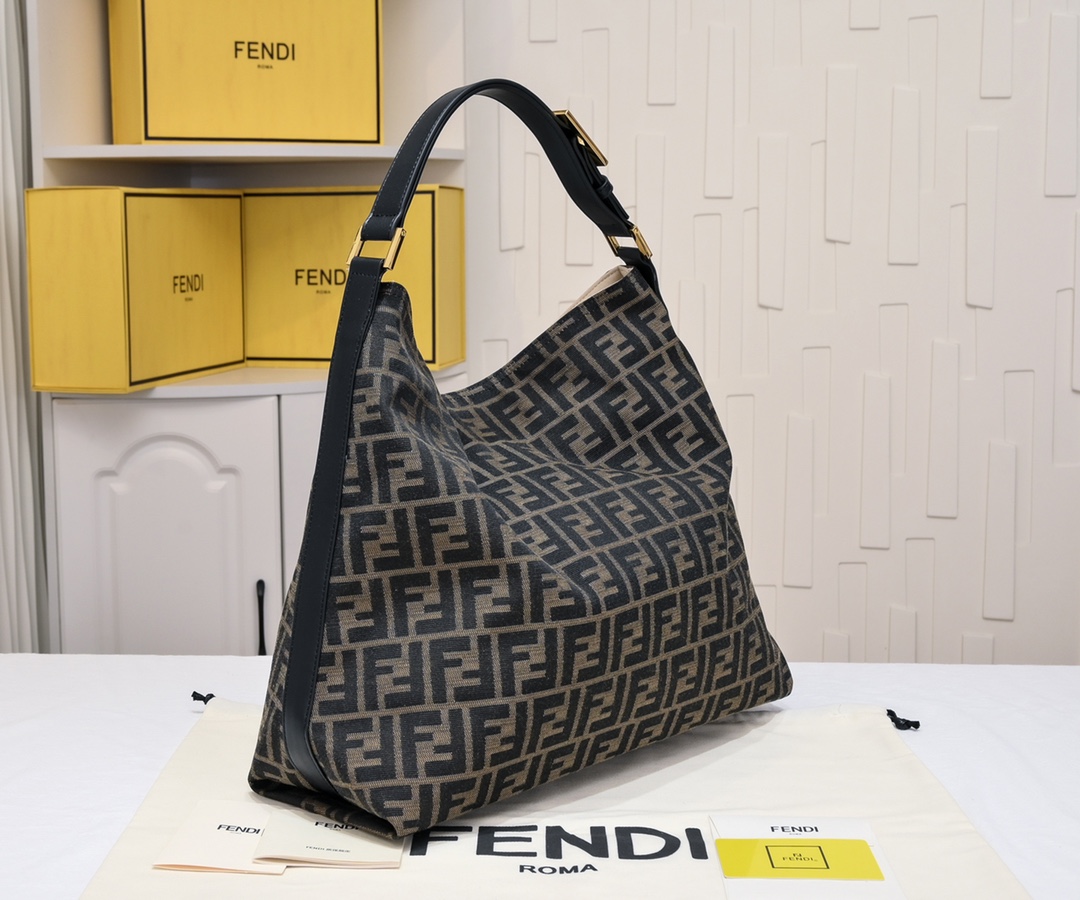 [TOP] FENDI FENDI Calfskin Shopping Bag 36-33-15cm