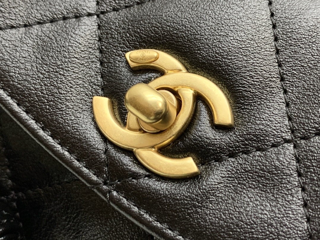 [TOP] CHANEL Calfskin 24p Axillary Hoho Bags 19*24*5*cm/21*30*5*cm - Black&GHW