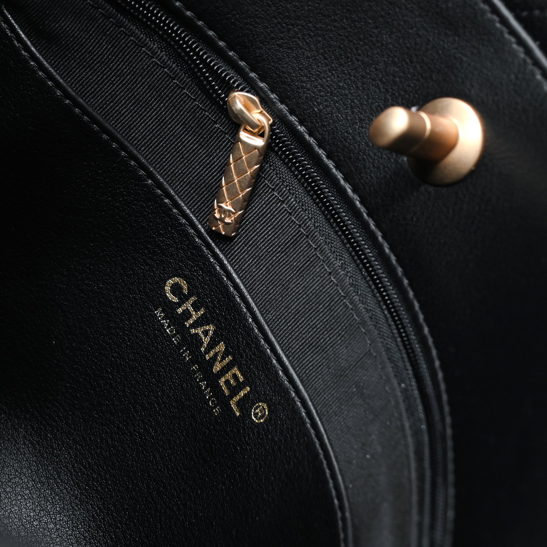 [TOP] CHANEL 23A Hobo Handbag Hippie Bag 26*25*7.5CM - Black&GHW