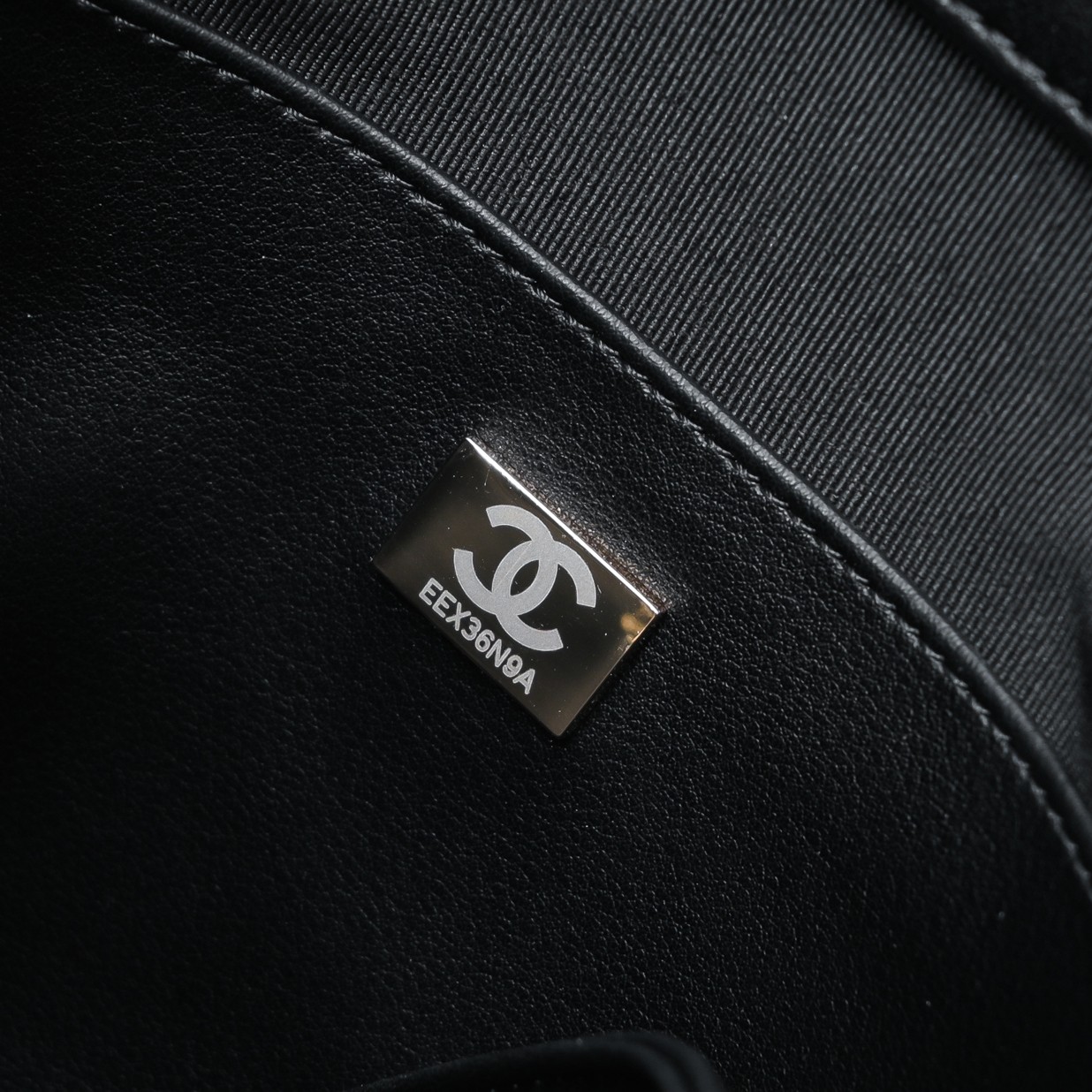 [TOP] CHANEL 23A Hobo Handbag Hippie Bag 26*25*7.5CM - Black&GHW