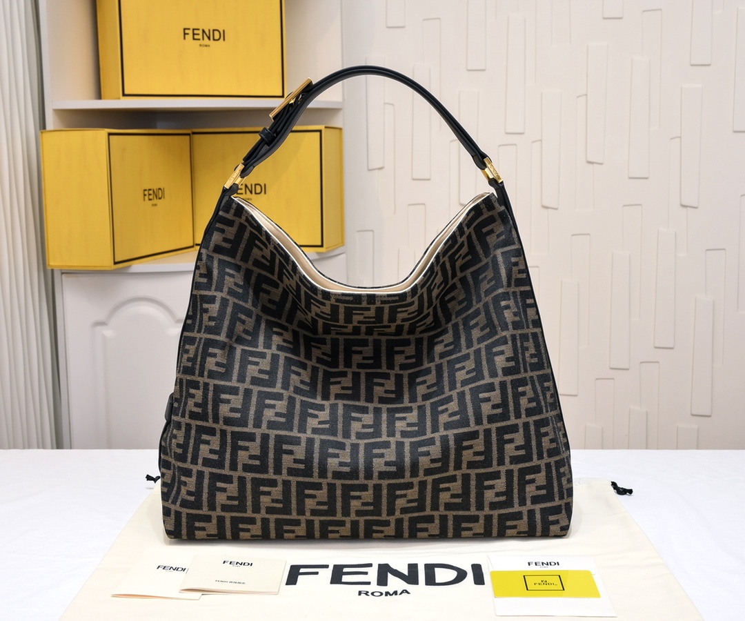 [TOP] FENDI FENDI Calfskin Shopping Bag 36-33-15cm