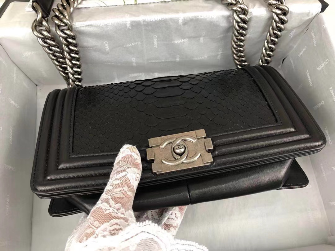 [TOP] CHANEL Le Boy Bag Python Small 20CM/25CM  - Black & SHW