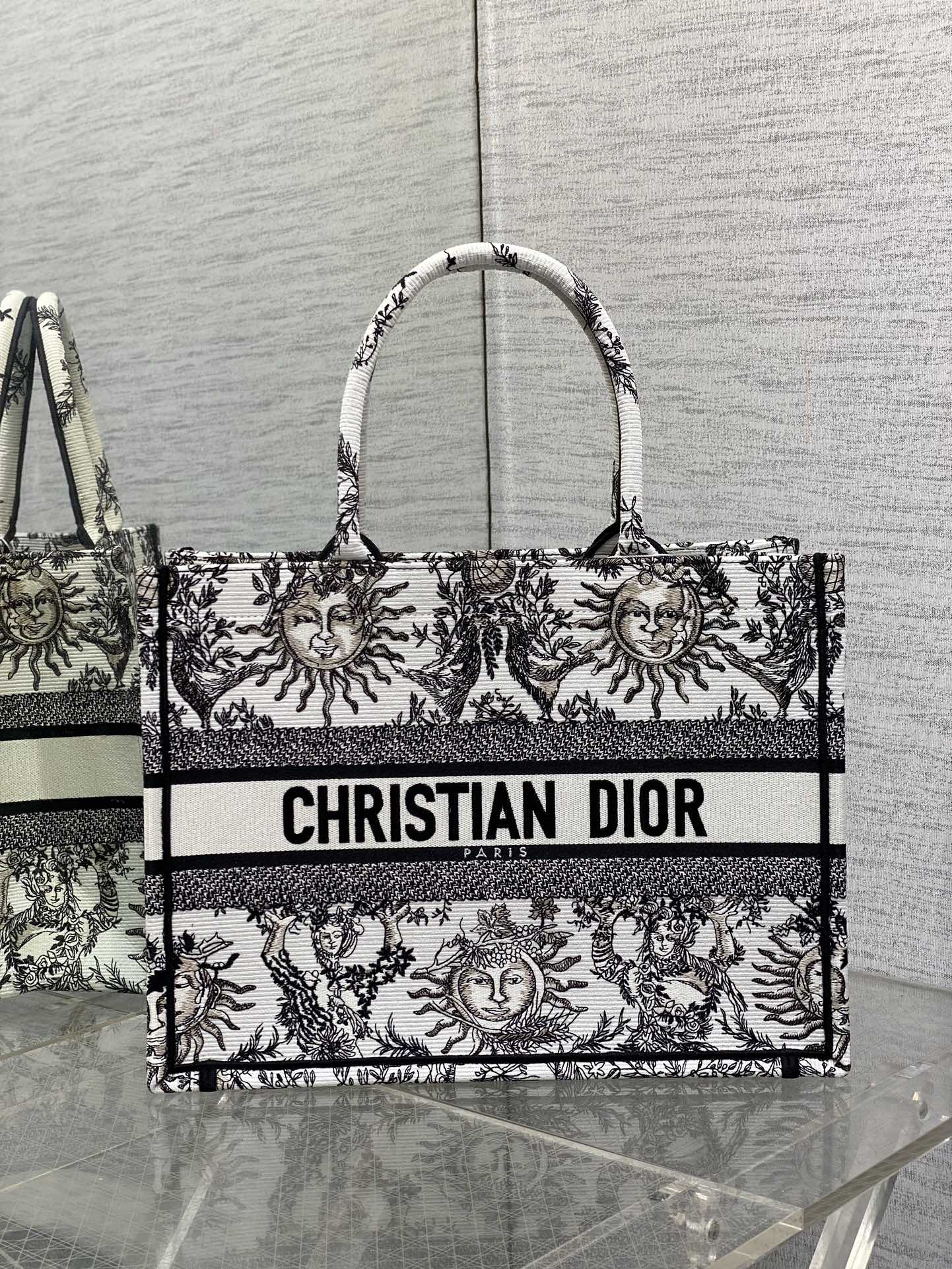 [TOP] Christian Dior Embroidered Sunflower Book Tote Bags 36*18*28cm/41*35*18cm - 2 Sizes
