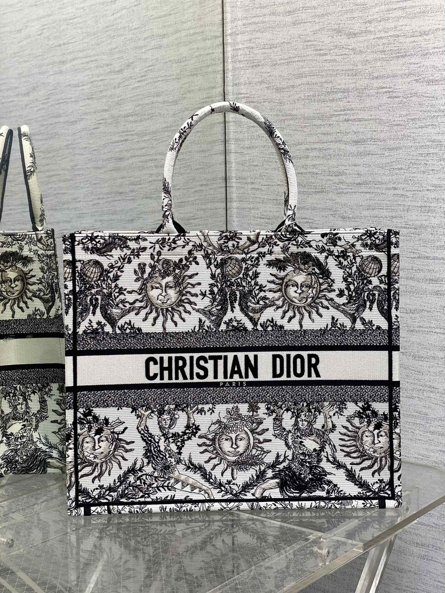 [TOP] Christian Dior Embroidered Sunflower Book Tote Bags 36*18*28cm/41*35*18cm - 2 Sizes