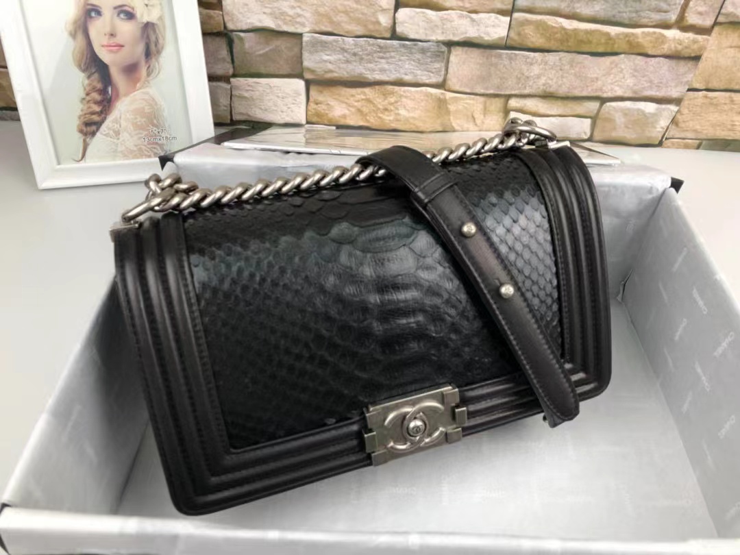 [TOP] CHANEL Le Boy Bag Python Small 20CM/25CM  - Black & SHW