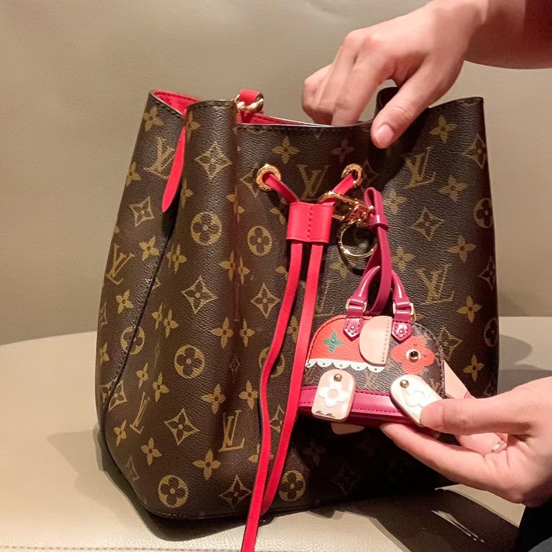 [TOP] Louis Vuitton LV Mini Puppy/Elephant Shell Bag Keychain - Brown