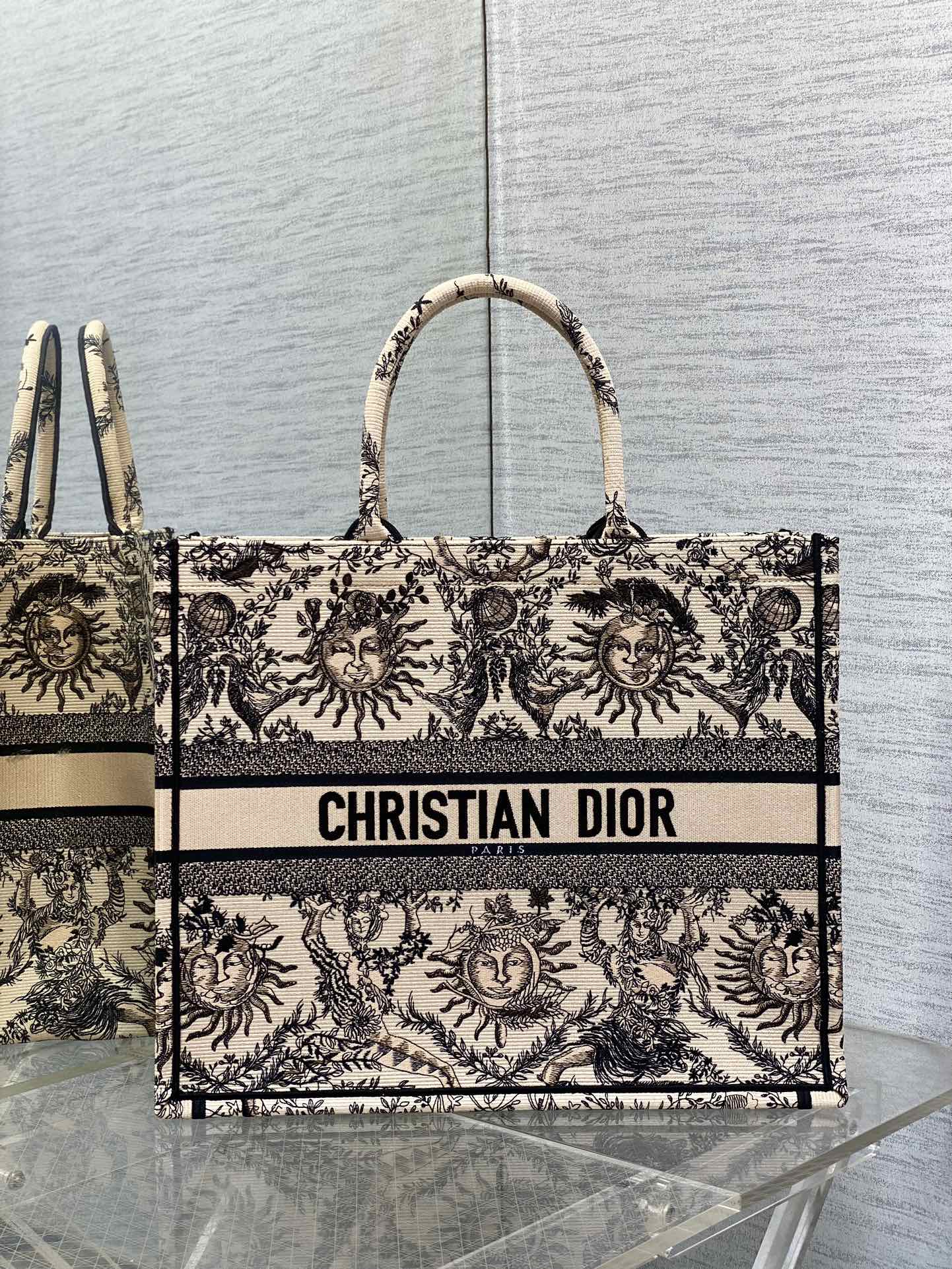 [TOP] Christian Dior Embroidered Sunflower Book Tote Bags - 41*35*18cm