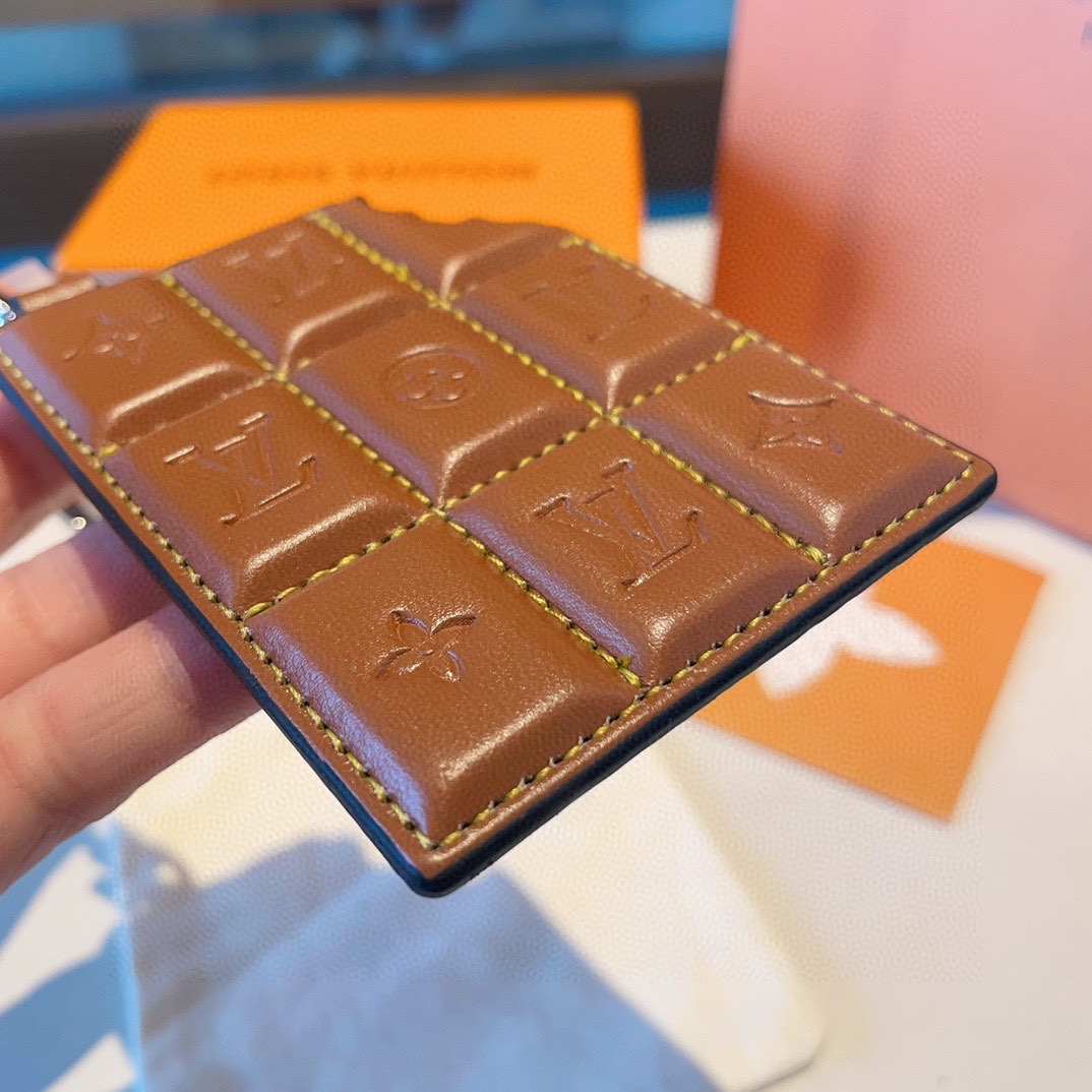 [TOP] Louis Vuitton LV Chocolate Keychain