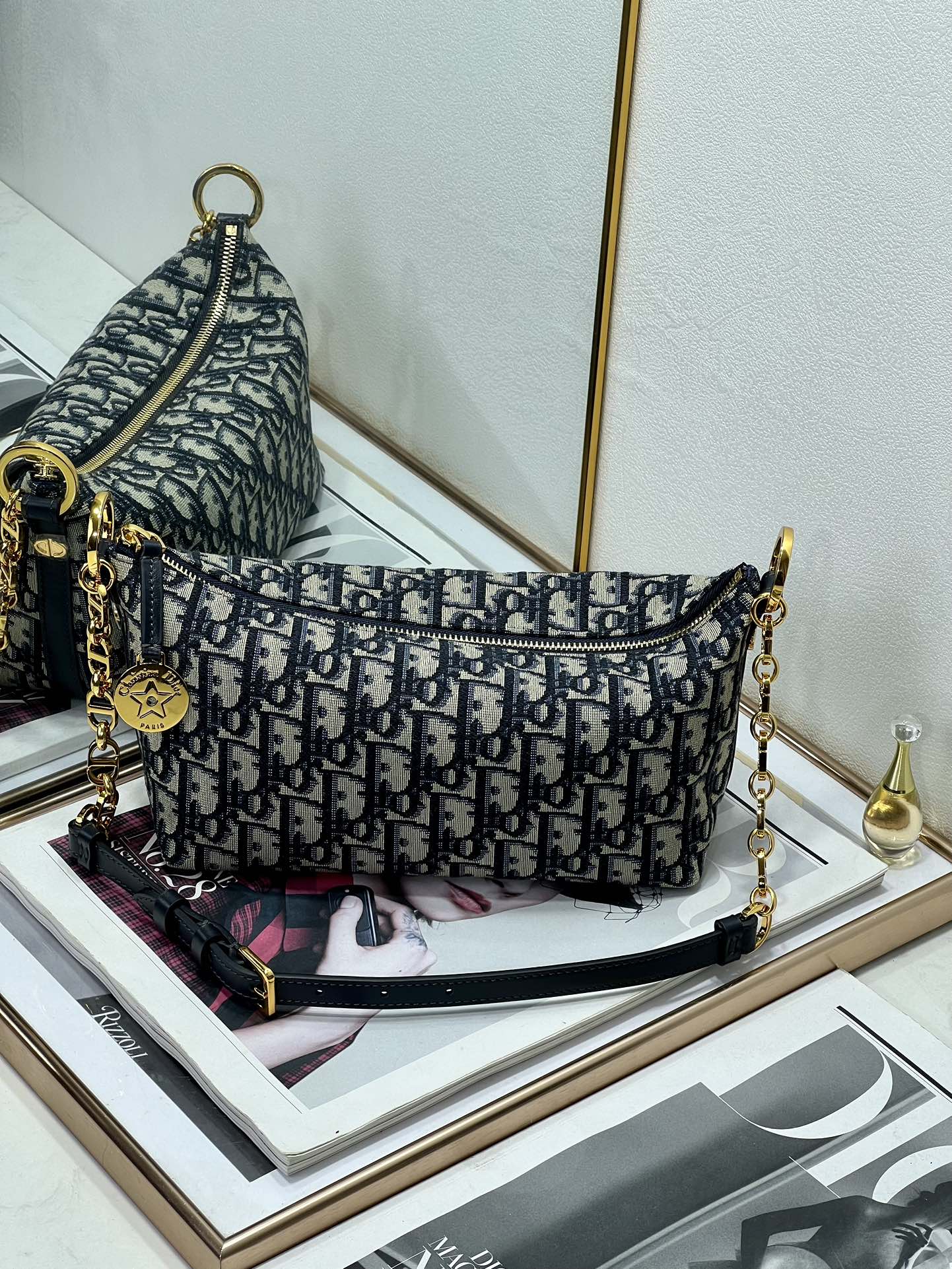 [TOP] Christian Dior Oblique Printed Hobo Bag 28.5x14.5x10cm - GHW