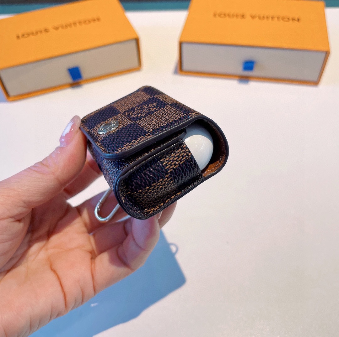 [TOP] Louis Vuitton LV Classic Monogram Leather Airpods Cases Keychain