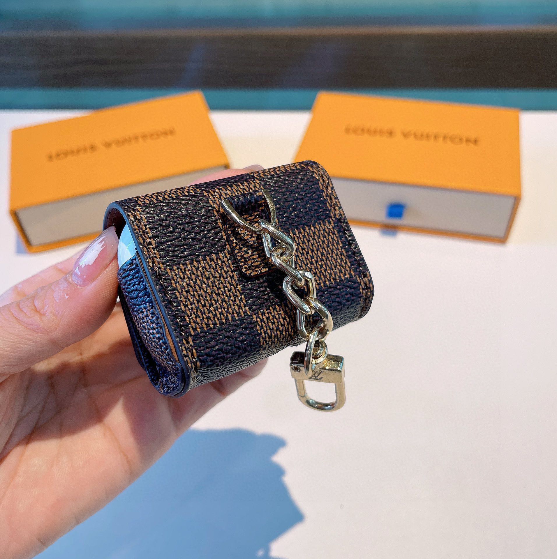 [TOP] Louis Vuitton LV Classic Monogram Leather Airpods Cases Keychain
