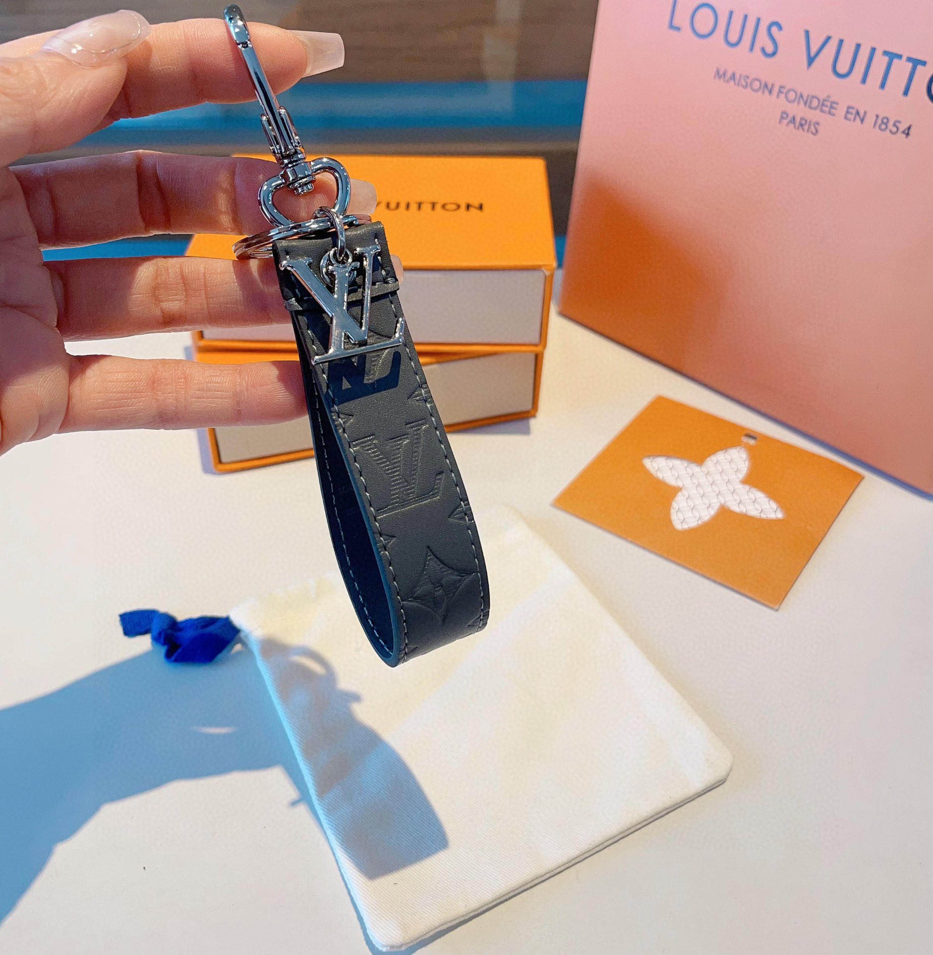 [TOP] Louis Vuitton LV MONOGRAM ECLIPSE DRAGONNE Keychain - 3 Color