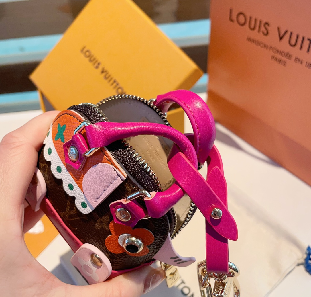 [TOP] Louis Vuitton LV Mini Puppy/Elephant Shell Bag Keychain - Brown