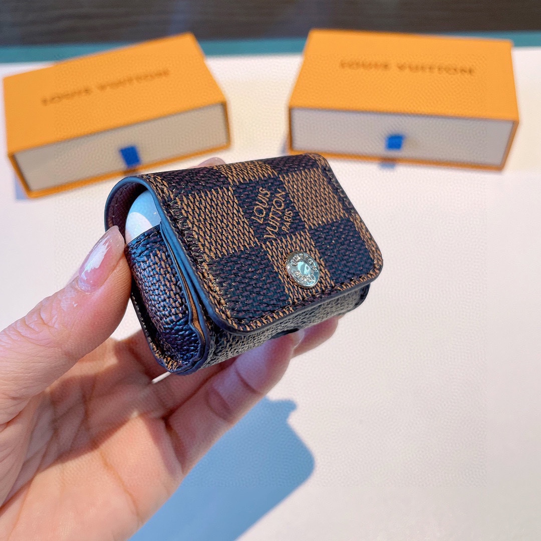 [TOP] Louis Vuitton LV Classic Monogram Leather Airpods Cases Keychain