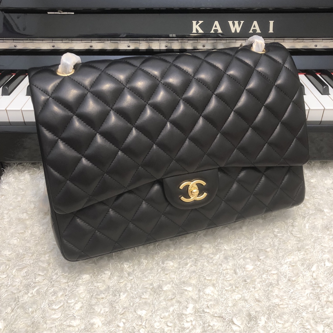 [TOP] CHANEL Classic Flap Bag Lambskin Max 33X20X10cm – Black & GHW