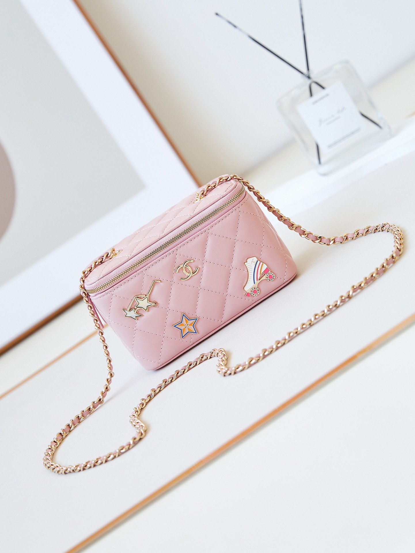 [TOP] CHANEL Small Badge Element 24c Box Bags 9.5×17×8cm - Black/Pink/White