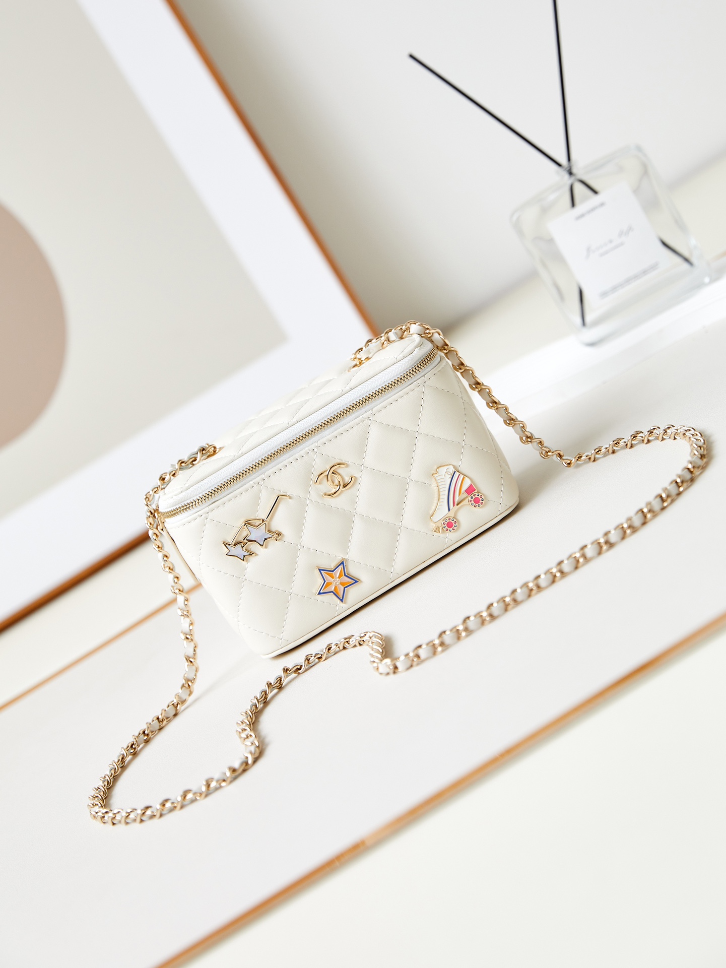 [TOP] CHANEL Small Badge Element 24c Box Bags 9.5×17×8cm - Black/Pink/White