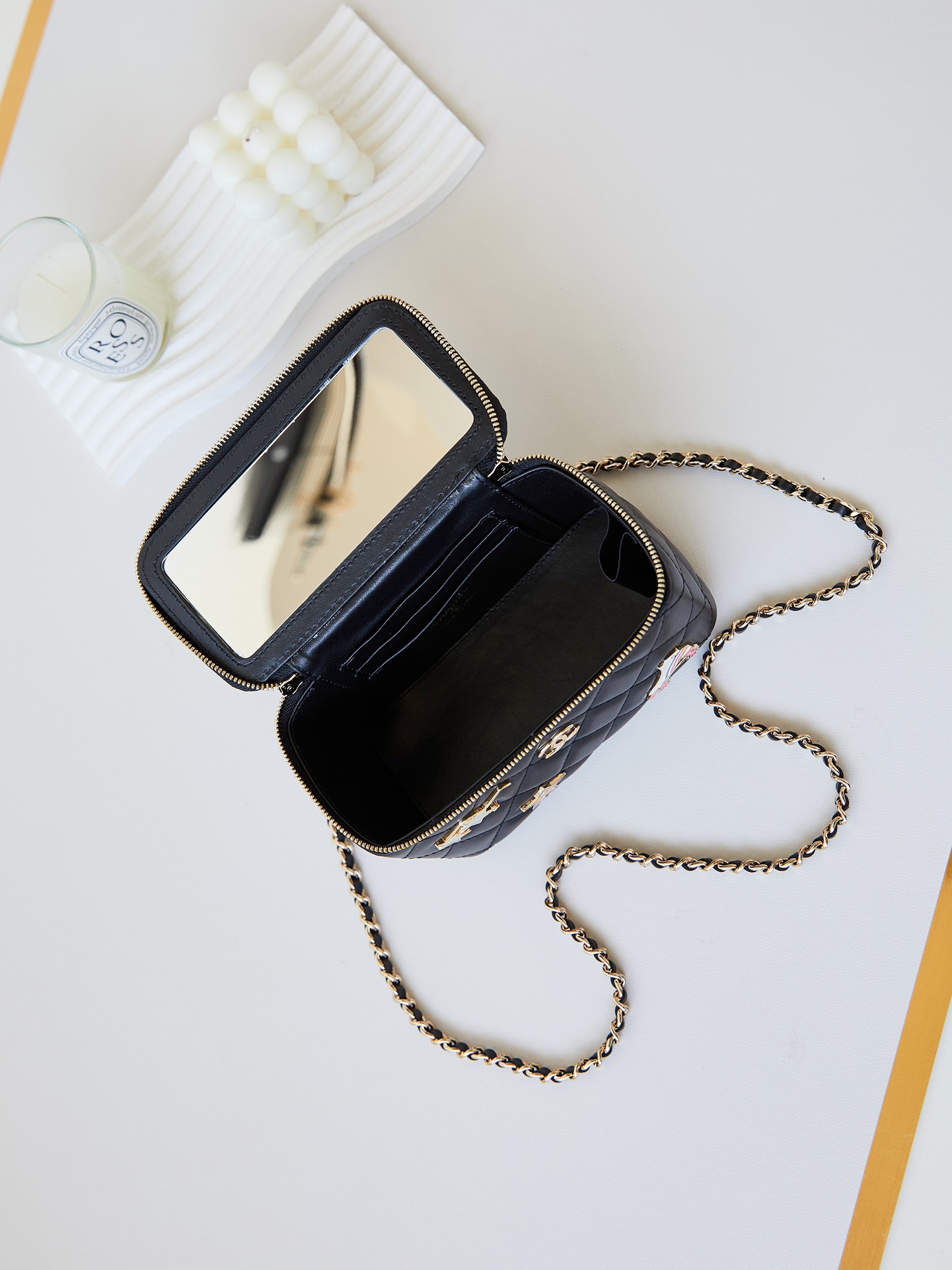 [TOP] CHANEL Small Badge Element 24c Box Bags 9.5×17×8cm - Black/Pink/White