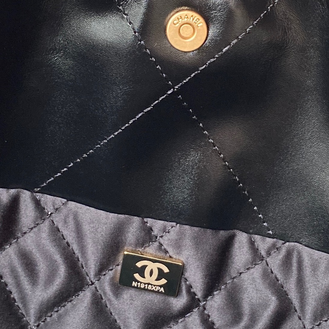 [TOP] CHANEL Medium 22 Bag 30×45×8cm - Black - GHW&SHW