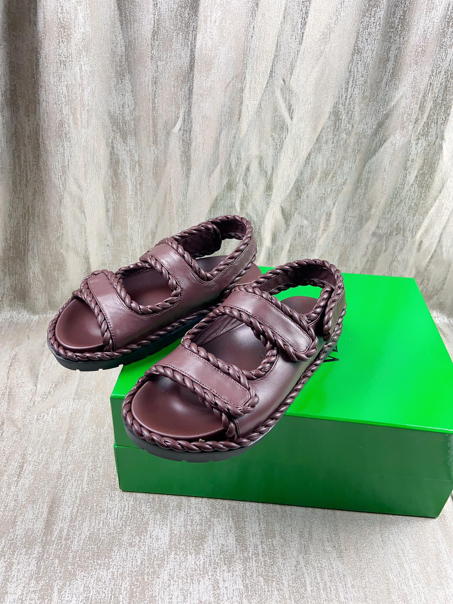 [TOP] Bottega Veneta BV Calfskin Woven Upper Roman Sandals - 2 Colour