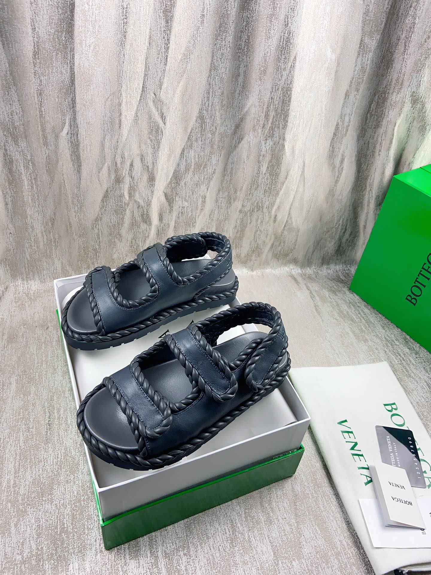 [TOP] Bottega Veneta BV Calfskin Woven Upper Roman Sandals - 2 Colour