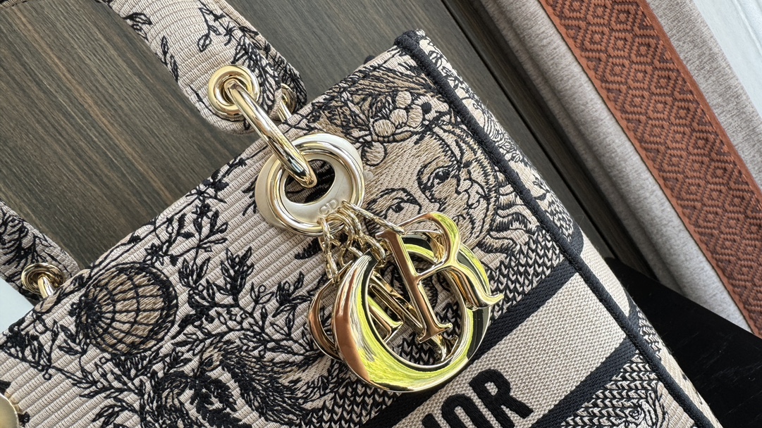 [TOP] Christian Dior Lady Embroidered Sun Collection 24*11*20cm - Apricot Color - GHW