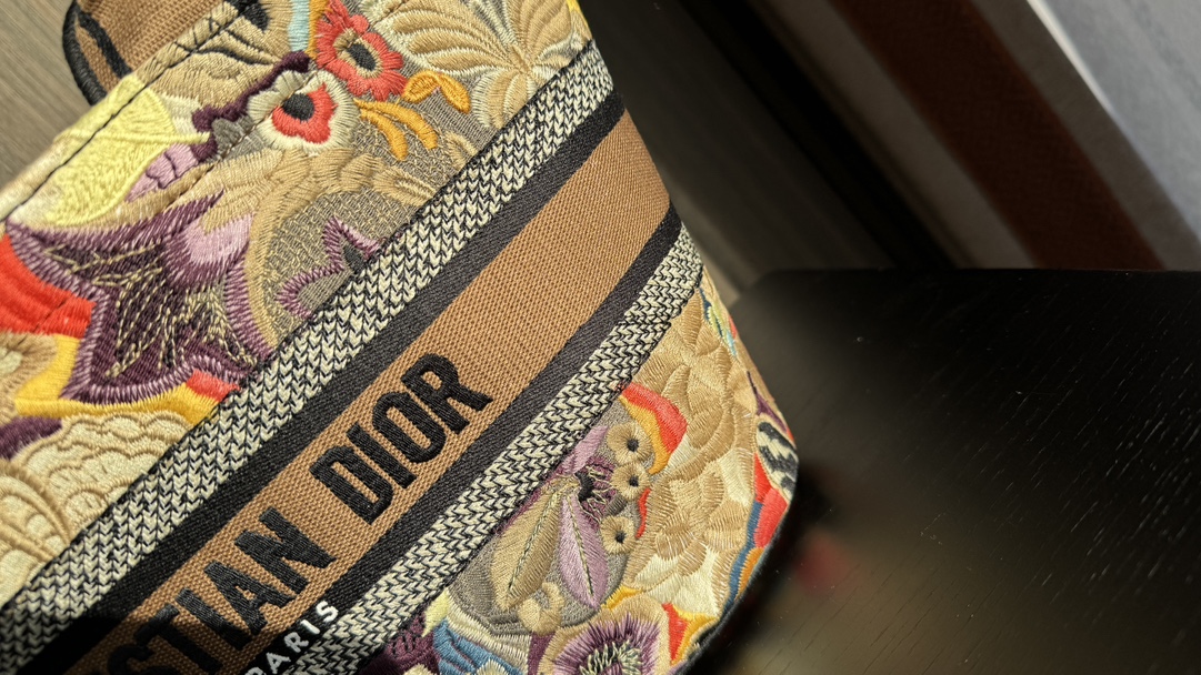 [TOP] Christian Dior Butterfly Embroidered Vegetable Basket Bags - 27*20*8CM