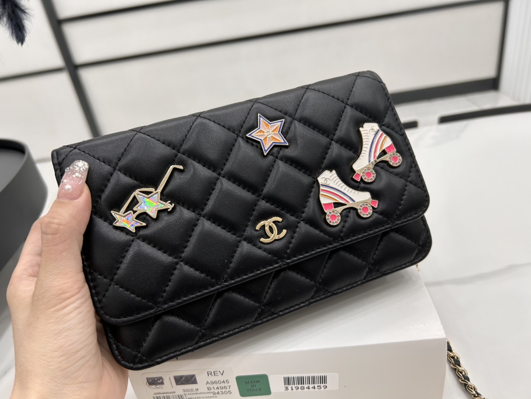 [TOP] CHANEL 24c Lambskin Leather Badge Woc Crossbody Bag 19cm - Black&GHW