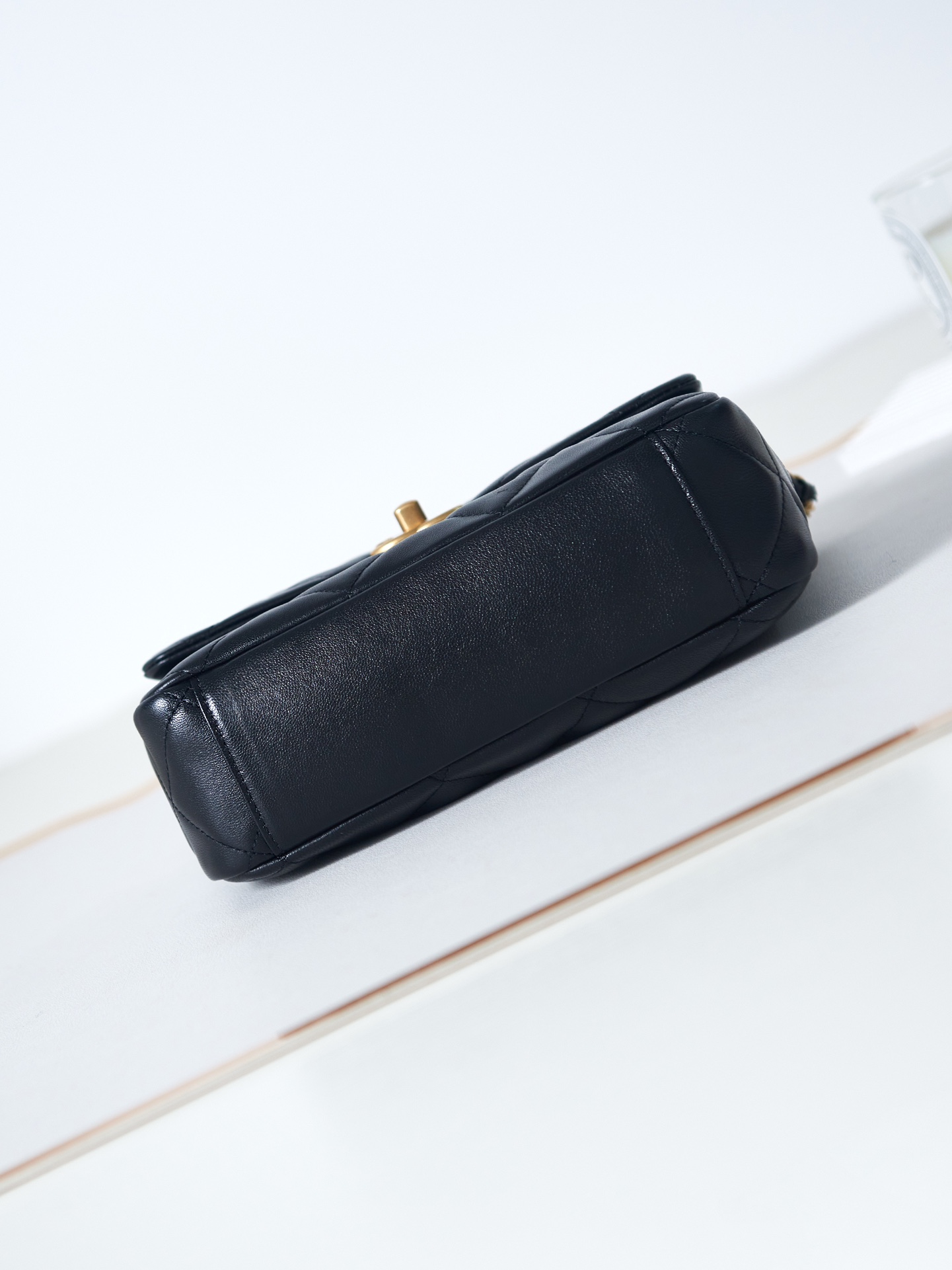 [TOP] CHANEL 23K Lambskin Wide Shoulder Strap Shoulder Bag 12.5×21×5cm - Black&GHW