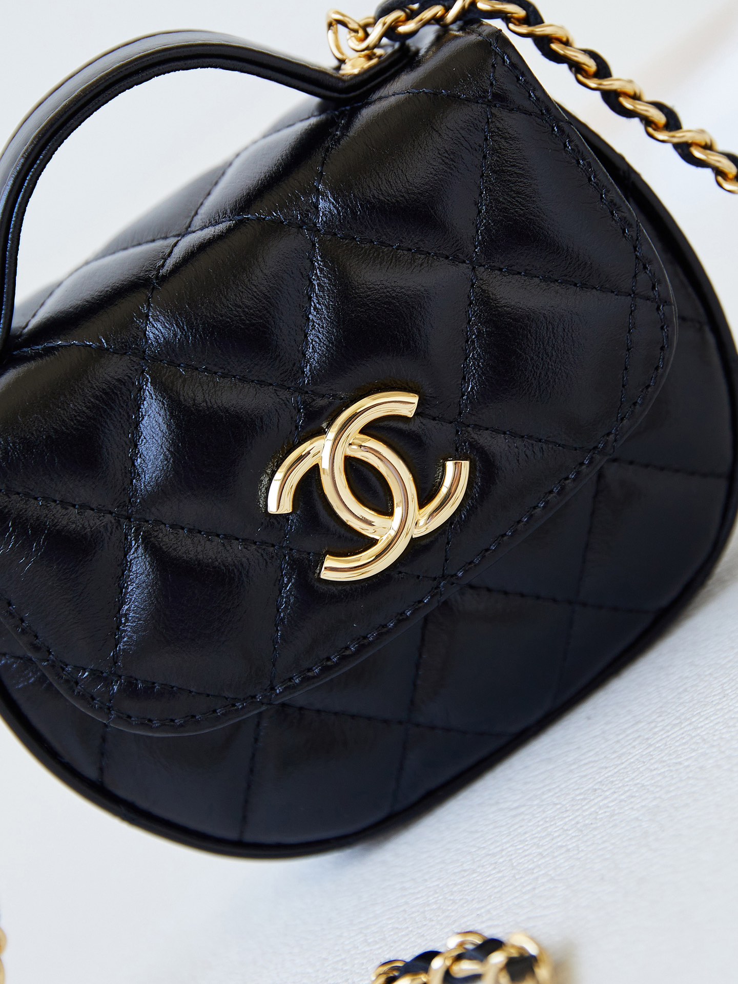 [TOP] CHANEL Calfskin Leather 23A Bag 11×12.5×3.5cm - Black&GHW