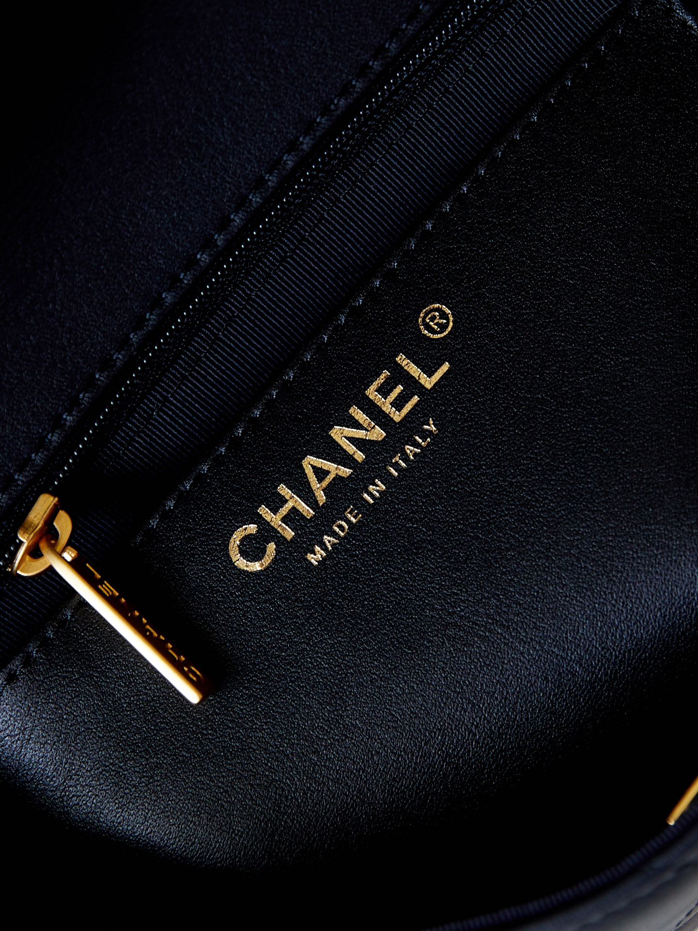 [TOP] CHANEL 23B Gold Coin Cap Bag 13×17×6cm - Black&GHW