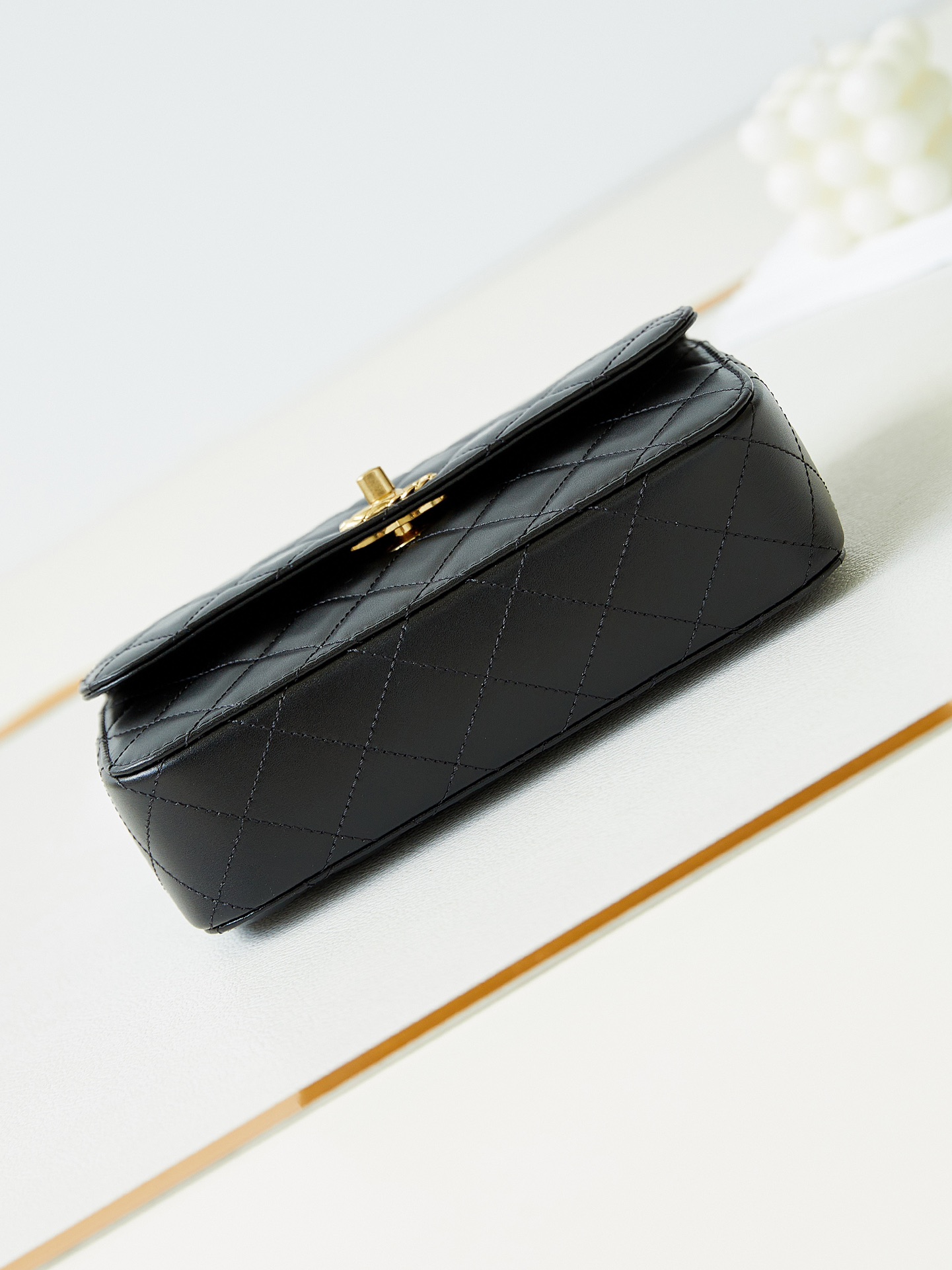 [TOP] CHANEL Black Gold Handle Chain Bag 14×20.5×5CM - Black & GHW